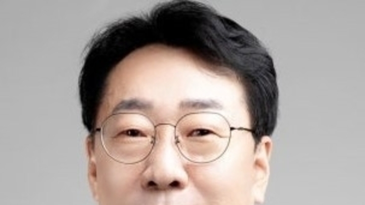 화성시장, 점심 식사자리서 지역 사업가에 피습…행정적 갈등이 폭력으로 번져