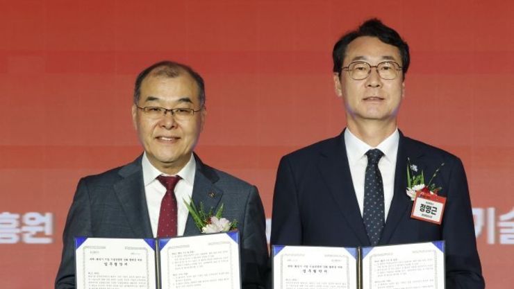 화성특례시, 한국연구재단과 ‘대학-화성시 기업 기술경쟁력 강화를 위한 업무협약’ 체결