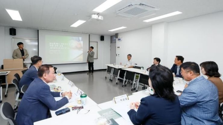화성특례시의회 의원연구단체 '화성특례시 지방자치 연구회' 의원 역량강화 교육 및 연구용역 중간보고회 실시