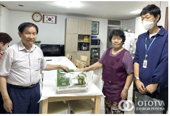 백청우 칼국수 본점, 수원시 팔달구 우만1동 봉화 경로당에 만두 2팩 후원