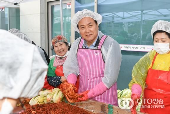 오산시 대원2동 단체연합 사랑의 김장담그기 행사 성황리 마무리