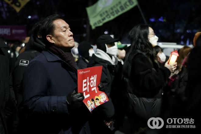 이재준 수원시장이 7일 국회의사당 앞에서 시위에 참석한 모습.