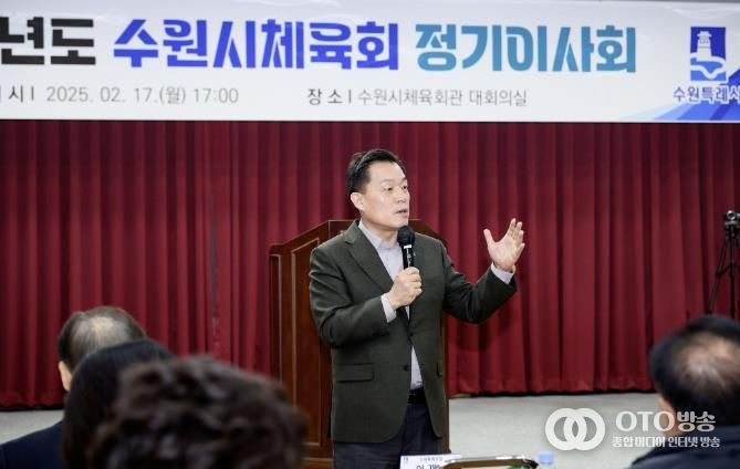 이재준 수원시장이 인사말을 하고 있다.