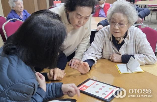 수원시 팔달구 인계동 한화꿈에그린 경로당 어르신 키오스크 사용 교육 실시