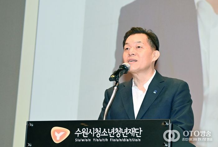 이재준 수원시장이 인사말을 하고 있다