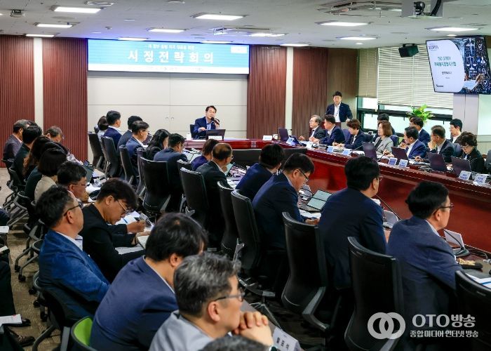 정명근 화성특례시장이 9일 시청 상황실에서 열린 ‘부패방지경영시스템(ISO37001)’ 착수 보고회에서 모두발언을 하고 있다