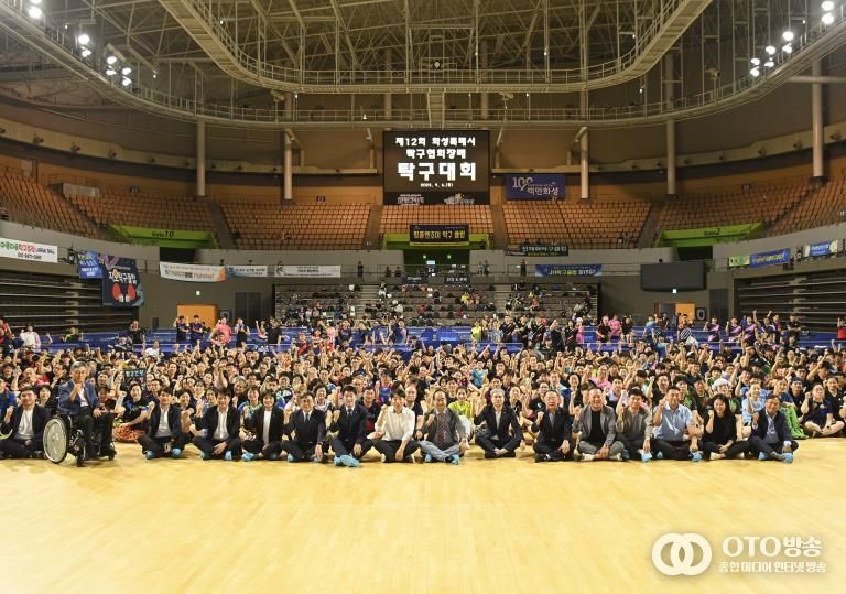 축하 떡케이크 절단식 기념 촬영