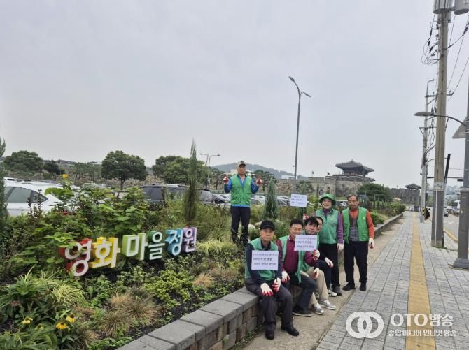 수원시 장안구 영화동 새마을지도자협의회, 깨끗한 우리동네 만들기, 잡초제거 봉사활동 구슬땀