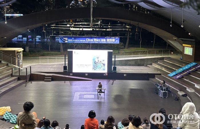 수원시 여성문화공간-휴(休)가 ‘제2회 수원여성과 함께 평등시네마–다함께 행복한 평등영화제’를 열고 있다.