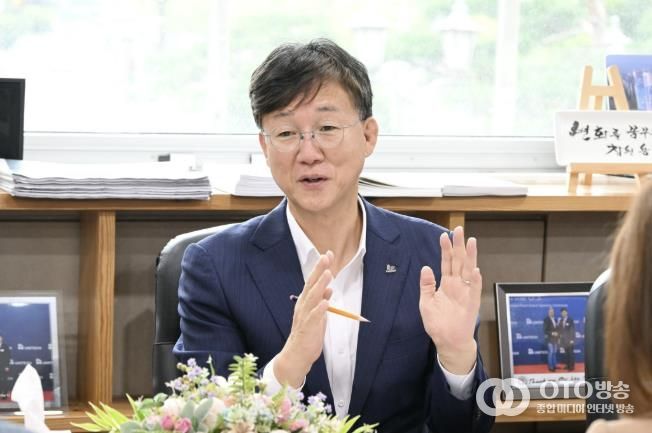 사교육 부담 완화책 '강남인강' 도입… 1만 원에 年 1,500개 강좌 수강