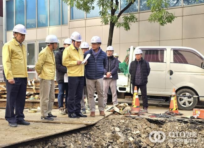 최대호 안양시장 범계역 인근 지역난방 열수송관 파열사고 현장 방문 사진