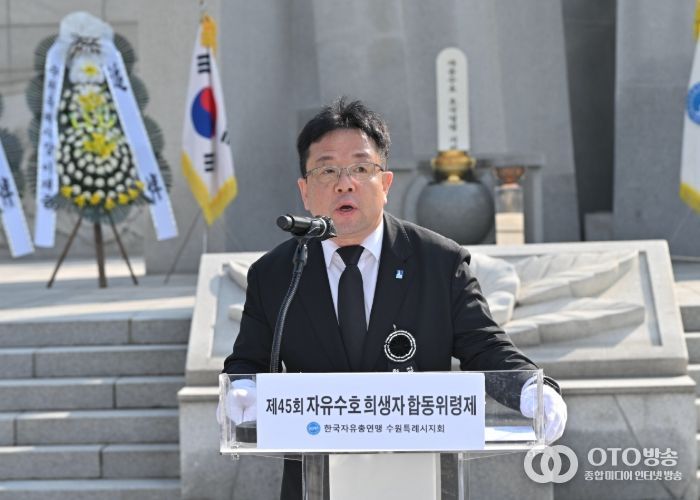 김현수 수원시 제1부시장이 추도사를 하고 있다.