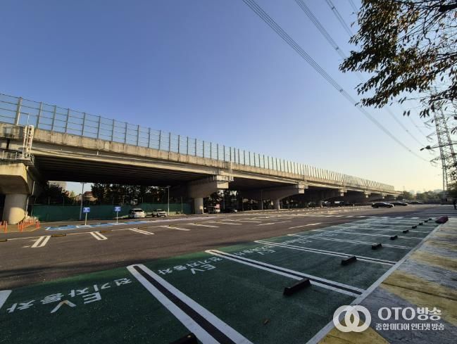정왕동 체육공원 복개천 공영주차장