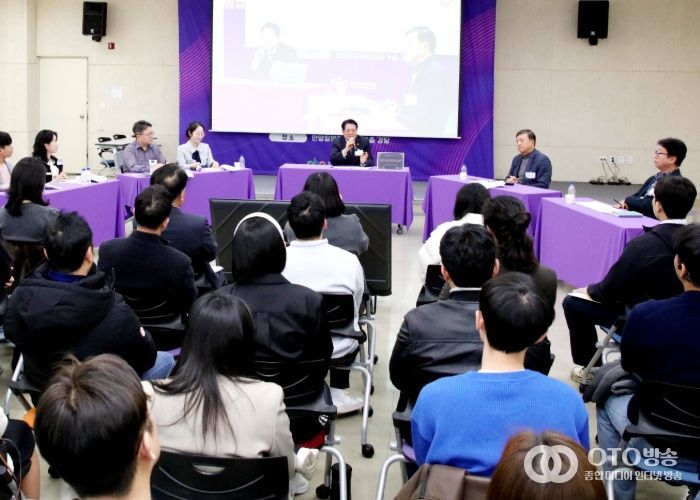 안양시가 민선8기 3주년 기념 공공·협력기관 순회간담회를 개최 중인 가운데, 2일 오후 3시부터 안양창업지원센터 9층 강당에서 안양산업진흥원 간담회가 진행되고 있다.