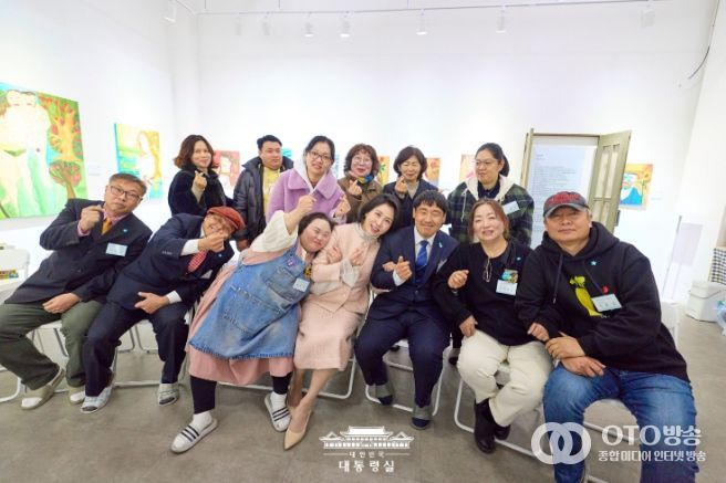 김혜경 여사, 발달장애인 작가 전시회 방문 및 차담회(대통령실)