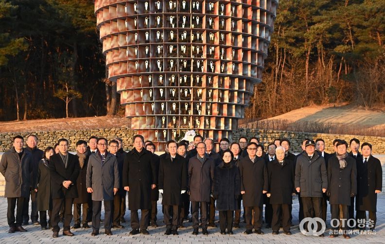 김태흠 지사, 병오년 맞아 신년 참배