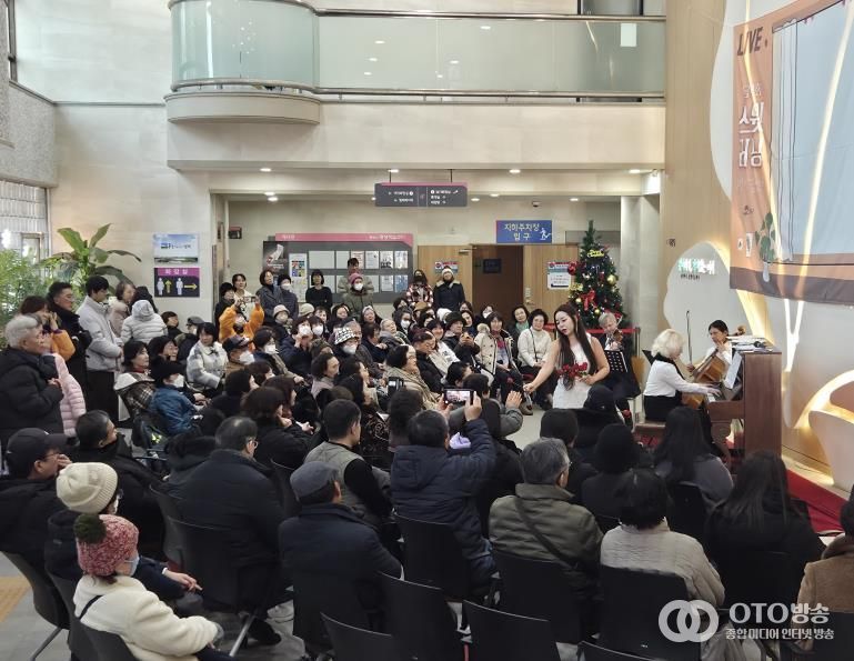 평택시 평생학습센터 로비가 '열린 문화 공연장'으로…