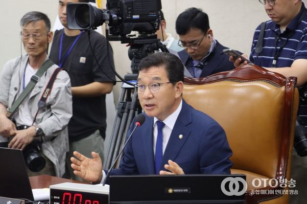 신정훈 국회행정안전위원장