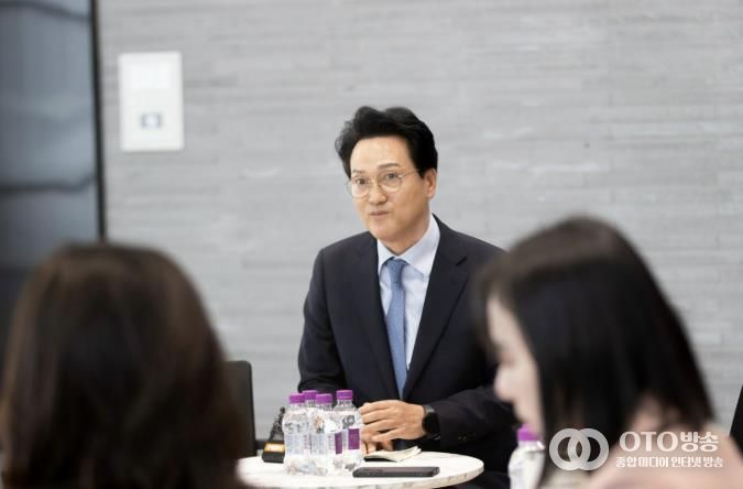 경기도교육청에서 기자간담회를 하고 있는 안민석 경기미래교육자치포럼 대표(사진=경기미래교육자치포럼)