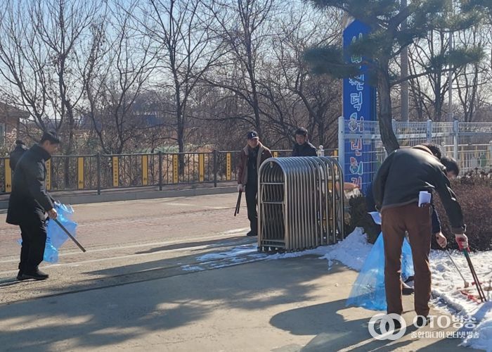 현덕면, ‘우리동네 새단장’을 위한 현덕면 자율방재단과 함께 2026년 설맞이 대청소 실시