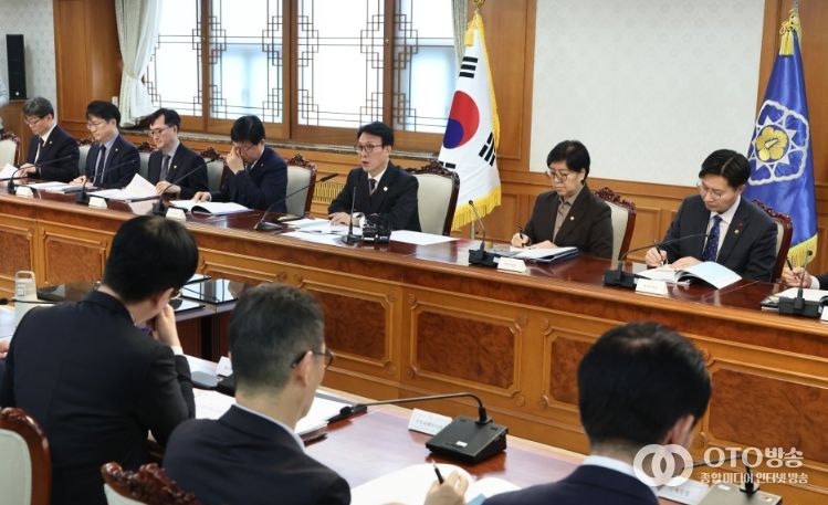 김민석 국무총리가 5일 세종대로 정부서울청사에서 열린 국토공간 대전환 범정부협의회를 주재하고 있다.