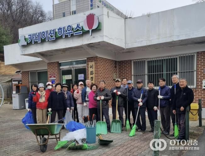 수원시 장안구 이목동, 주민 참여 '봄맞이 마을 대청소' 실시
