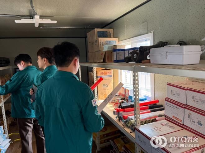 천안시 동남구가 26일 지역민방위대 대상 정기검열을 실시하고 있다.