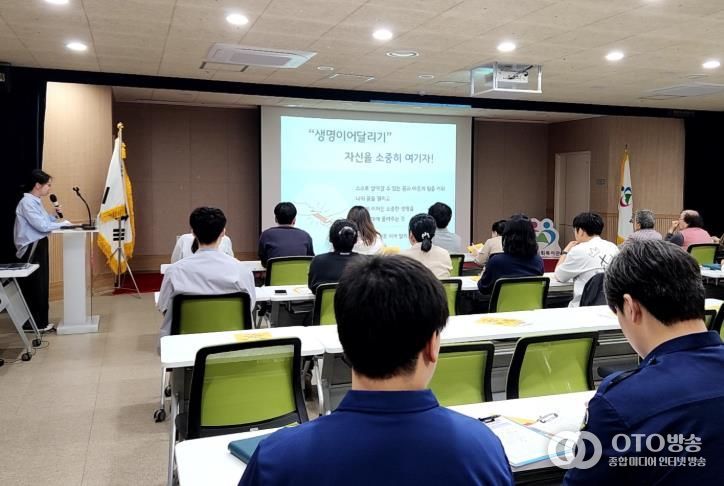 지난 14일, 청양보건의료원에서 청양군 사회복지관 직원들을 대상으로 생명지킴이 양성교육을 진행하고 있다.