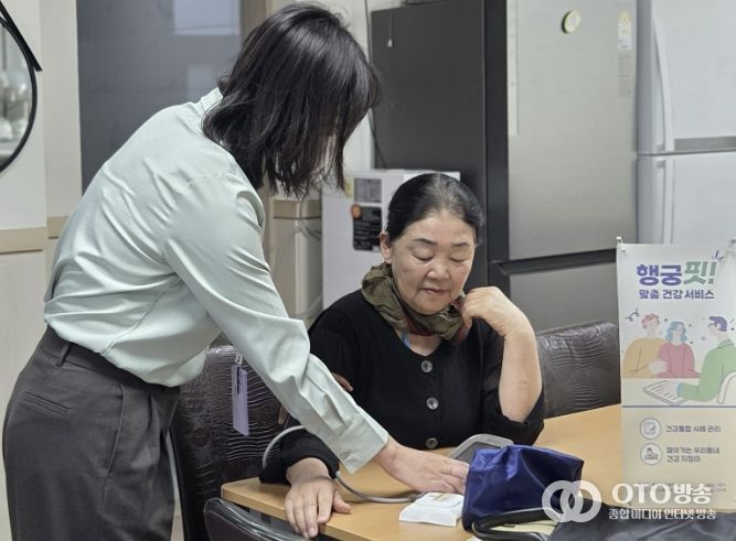 수원시 팔달구 행궁동, 팔창경로당서 '찾아가는 건강상담' 운영... 어르신 건강·복지 동시 지원