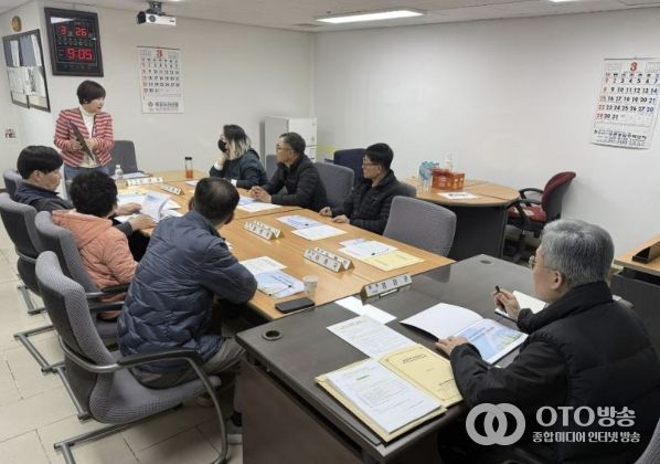 3월 26일 화성특례시가 공동주택 입주자대표회의 구성원을 대상으로 찾아가는 대면 교육을 진행하고 있다(발안우림필유아파트)